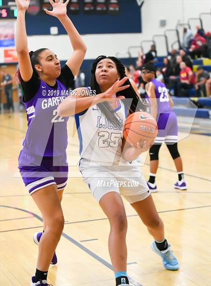 Thumbnail 3 in La Jolla Country Day vs. Garfield (Nike Tournament of Champions)  photogallery.