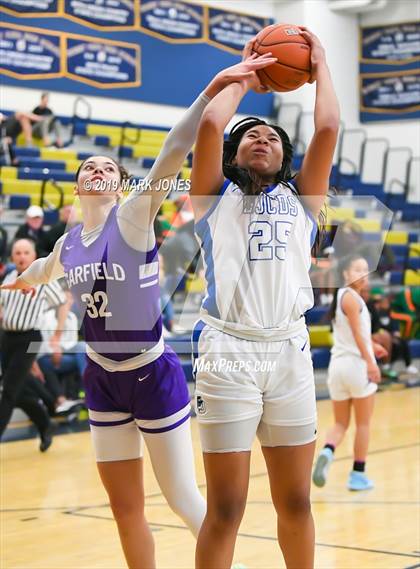 Thumbnail 2 in La Jolla Country Day vs. Garfield (Nike Tournament of Champions)  photogallery.