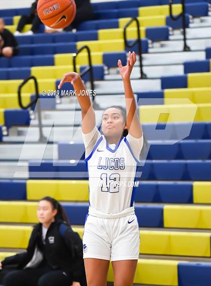 Thumbnail 2 in La Jolla Country Day vs. Garfield (Nike Tournament of Champions)  photogallery.