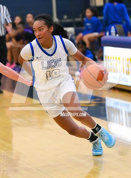 Thumbnail 3 in La Jolla Country Day vs. Garfield (Nike Tournament of Champions)  photogallery.