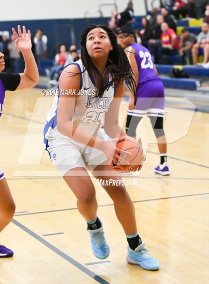 Thumbnail 2 in La Jolla Country Day vs. Garfield (Nike Tournament of Champions)  photogallery.
