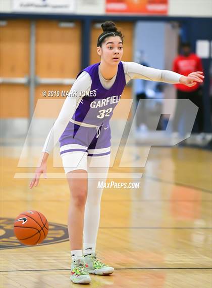 Thumbnail 2 in La Jolla Country Day vs. Garfield (Nike Tournament of Champions)  photogallery.