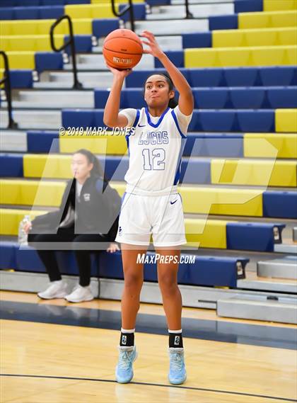 Thumbnail 1 in La Jolla Country Day vs. Garfield (Nike Tournament of Champions)  photogallery.