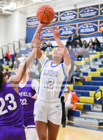 Thumbnail 1 in La Jolla Country Day vs. Garfield (Nike Tournament of Champions)  photogallery.