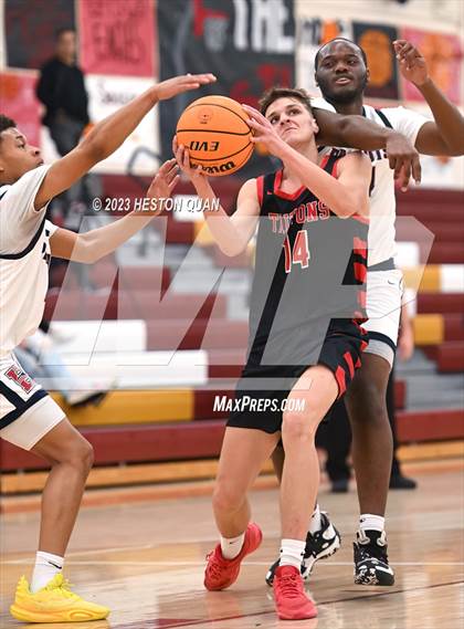 Thumbnail 2 in San Clemente vs. San Bernardino (Coast Classic) photogallery.