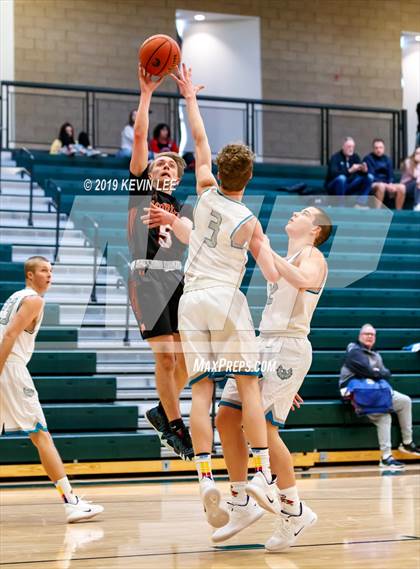 Thumbnail 3 in Farmington vs. Murray (Utah Autism Holiday Classic) photogallery.