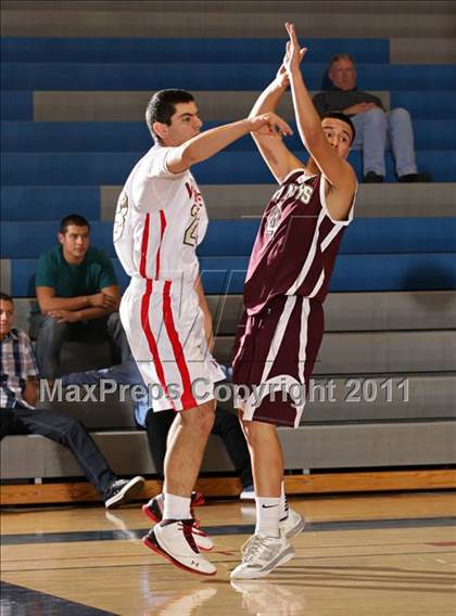 Thumbnail 3 in Van Nuys vs. Village Christian (Bulldog Tournament) photogallery.