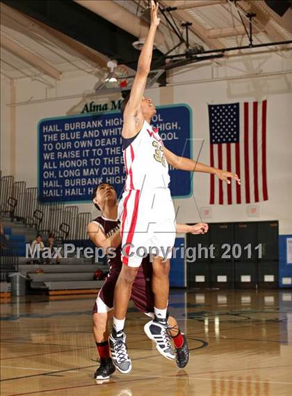 Thumbnail 1 in Van Nuys vs. Village Christian (Bulldog Tournament) photogallery.