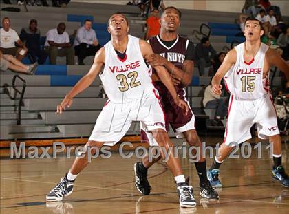Thumbnail 2 in Van Nuys vs. Village Christian (Bulldog Tournament) photogallery.