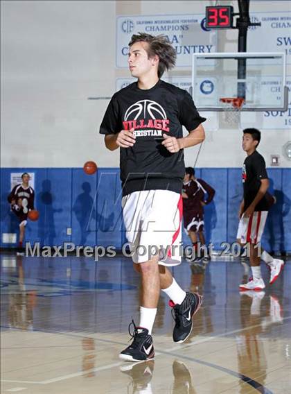 Thumbnail 2 in Van Nuys vs. Village Christian (Bulldog Tournament) photogallery.