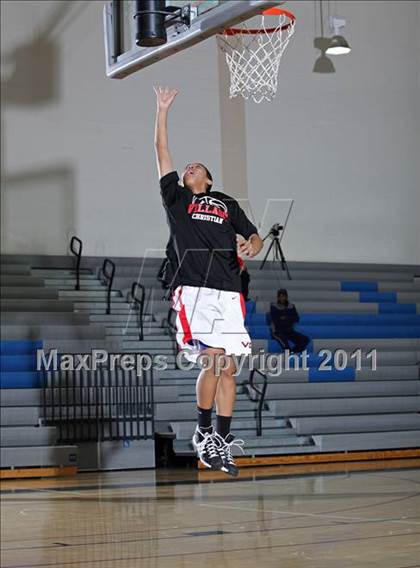 Thumbnail 1 in Van Nuys vs. Village Christian (Bulldog Tournament) photogallery.