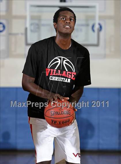 Thumbnail 3 in Van Nuys vs. Village Christian (Bulldog Tournament) photogallery.