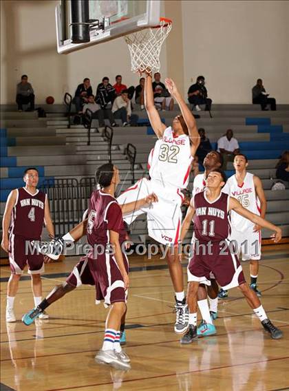 Thumbnail 2 in Van Nuys vs. Village Christian (Bulldog Tournament) photogallery.