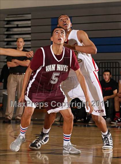 Thumbnail 2 in Van Nuys vs. Village Christian (Bulldog Tournament) photogallery.