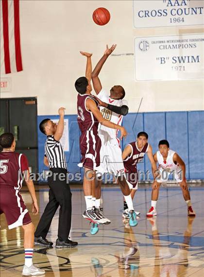 Thumbnail 3 in Van Nuys vs. Village Christian (Bulldog Tournament) photogallery.
