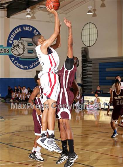 Thumbnail 3 in Van Nuys vs. Village Christian (Bulldog Tournament) photogallery.