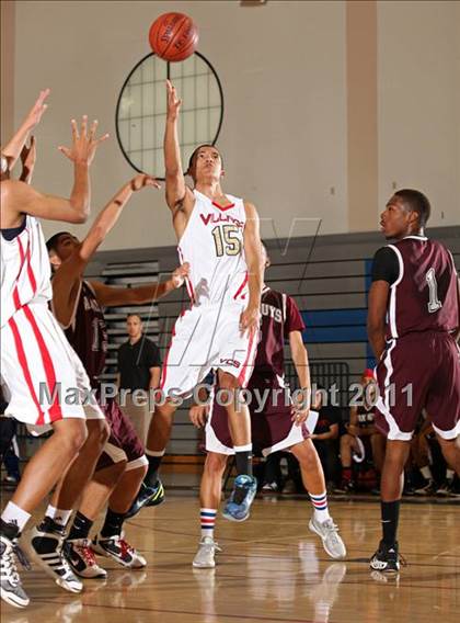 Thumbnail 2 in Van Nuys vs. Village Christian (Bulldog Tournament) photogallery.