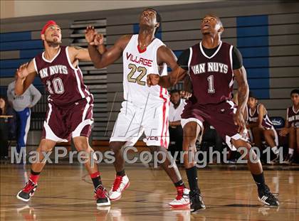 Thumbnail 3 in Van Nuys vs. Village Christian (Bulldog Tournament) photogallery.