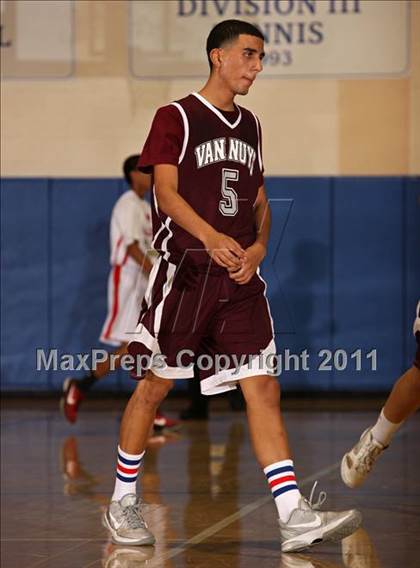 Thumbnail 2 in Van Nuys vs. Village Christian (Bulldog Tournament) photogallery.
