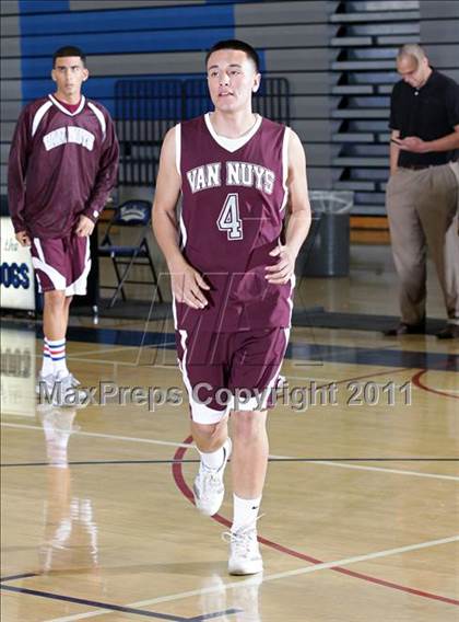 Thumbnail 3 in Van Nuys vs. Village Christian (Bulldog Tournament) photogallery.