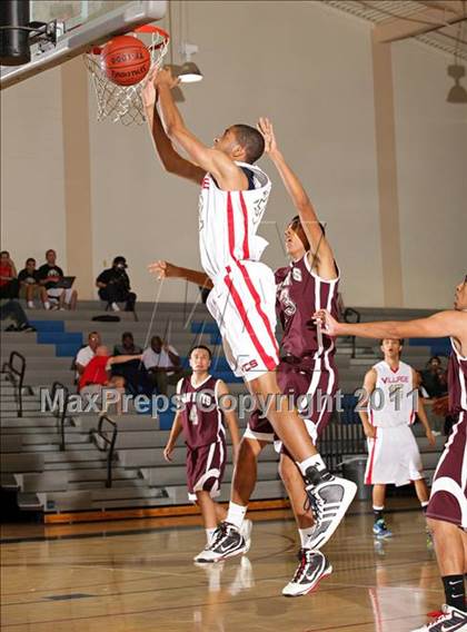 Thumbnail 1 in Van Nuys vs. Village Christian (Bulldog Tournament) photogallery.