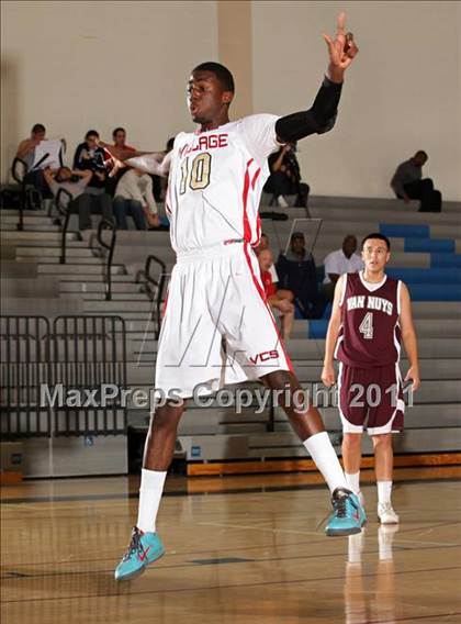 Thumbnail 3 in Van Nuys vs. Village Christian (Bulldog Tournament) photogallery.