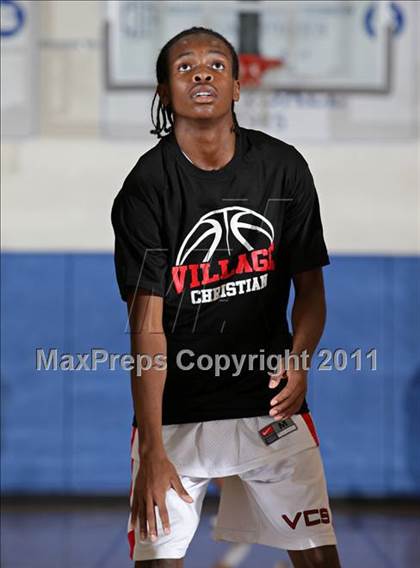 Thumbnail 1 in Van Nuys vs. Village Christian (Bulldog Tournament) photogallery.