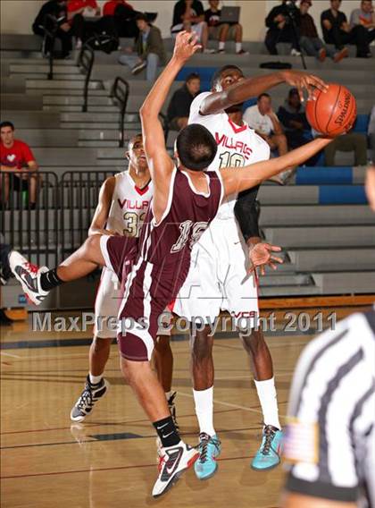 Thumbnail 2 in Van Nuys vs. Village Christian (Bulldog Tournament) photogallery.