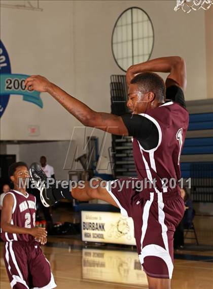 Thumbnail 2 in Van Nuys vs. Village Christian (Bulldog Tournament) photogallery.