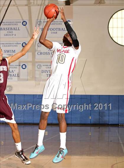 Thumbnail 1 in Van Nuys vs. Village Christian (Bulldog Tournament) photogallery.