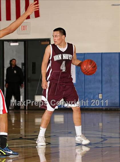 Thumbnail 3 in Van Nuys vs. Village Christian (Bulldog Tournament) photogallery.
