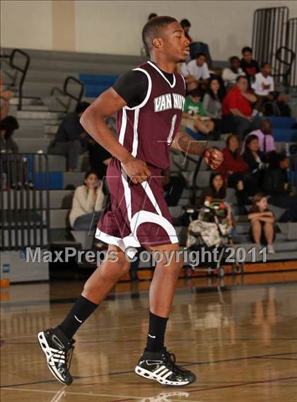 Thumbnail 1 in Van Nuys vs. Village Christian (Bulldog Tournament) photogallery.