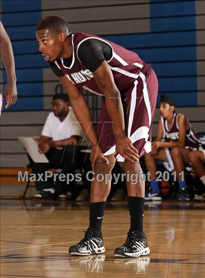 Thumbnail 2 in Van Nuys vs. Village Christian (Bulldog Tournament) photogallery.