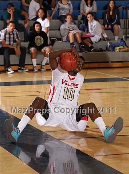 Thumbnail 2 in Van Nuys vs. Village Christian (Bulldog Tournament) photogallery.