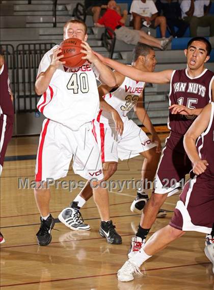 Thumbnail 3 in Van Nuys vs. Village Christian (Bulldog Tournament) photogallery.