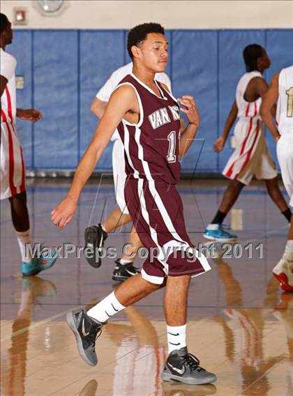 Thumbnail 1 in Van Nuys vs. Village Christian (Bulldog Tournament) photogallery.