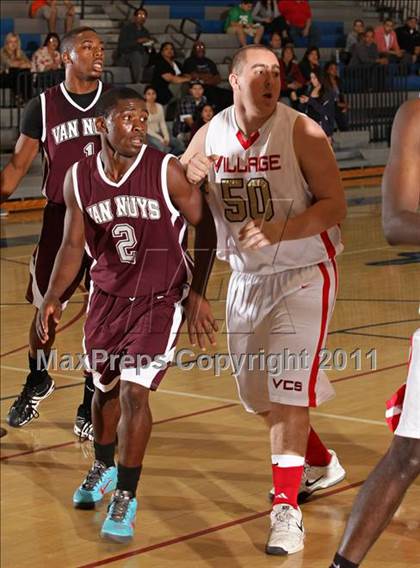 Thumbnail 2 in Van Nuys vs. Village Christian (Bulldog Tournament) photogallery.