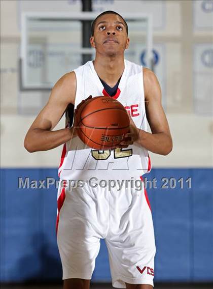 Thumbnail 1 in Van Nuys vs. Village Christian (Bulldog Tournament) photogallery.
