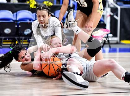 Thumbnail 1 in Rancho Cucamonga vs. Canyon (CIF SS DIV 4AA Championship) photogallery.