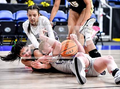 Thumbnail 3 in Rancho Cucamonga vs. Canyon (CIF SS DIV 4AA Championship) photogallery.