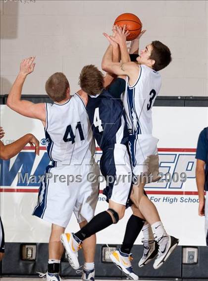 Thumbnail 2 in Rim of the World vs Yucaipa (MaxPreps Holiday Classic) photogallery.