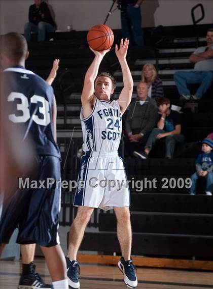 Thumbnail 1 in Rim of the World vs Yucaipa (MaxPreps Holiday Classic) photogallery.