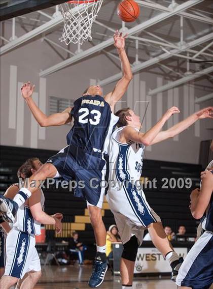 Thumbnail 2 in Rim of the World vs Yucaipa (MaxPreps Holiday Classic) photogallery.