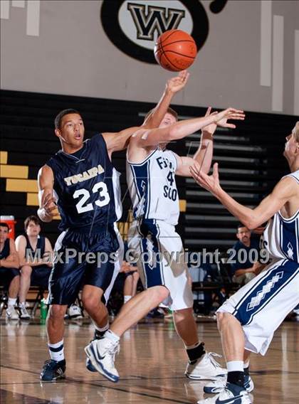 Thumbnail 3 in Rim of the World vs Yucaipa (MaxPreps Holiday Classic) photogallery.