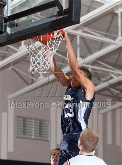 Thumbnail 1 in Rim of the World vs Yucaipa (MaxPreps Holiday Classic) photogallery.