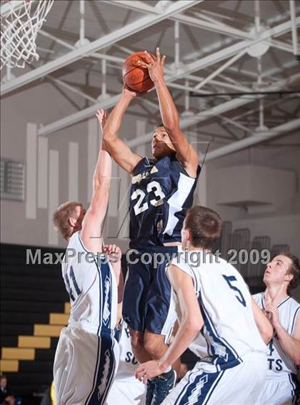 Thumbnail 2 in Rim of the World vs Yucaipa (MaxPreps Holiday Classic) photogallery.
