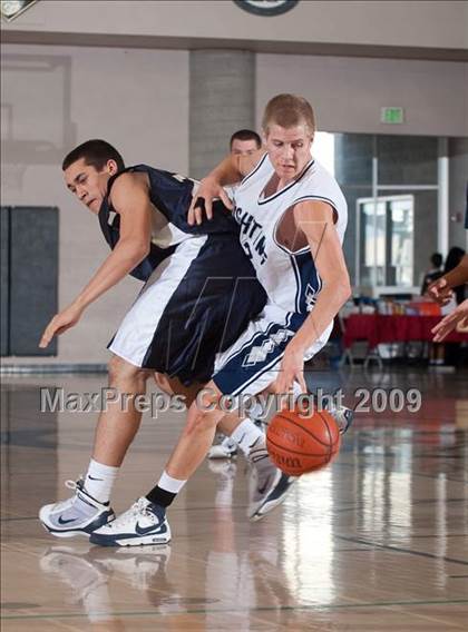 Thumbnail 3 in Rim of the World vs Yucaipa (MaxPreps Holiday Classic) photogallery.