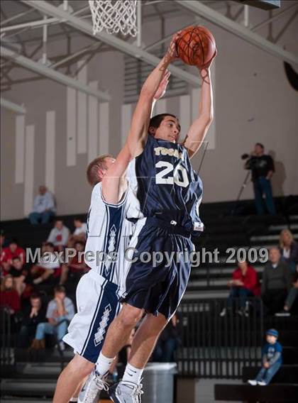 Thumbnail 1 in Rim of the World vs Yucaipa (MaxPreps Holiday Classic) photogallery.