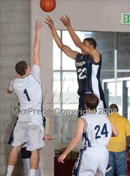 Thumbnail 2 in Rim of the World vs Yucaipa (MaxPreps Holiday Classic) photogallery.