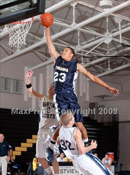 Thumbnail 2 in Rim of the World vs Yucaipa (MaxPreps Holiday Classic) photogallery.